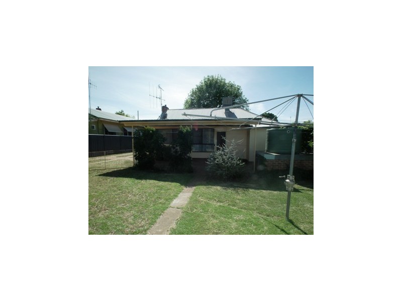 4 Waratah Street, Parkes NSW 2870
