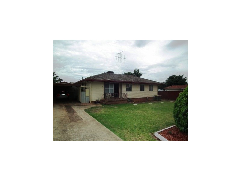 4 Porter St, Parkes NSW 2870