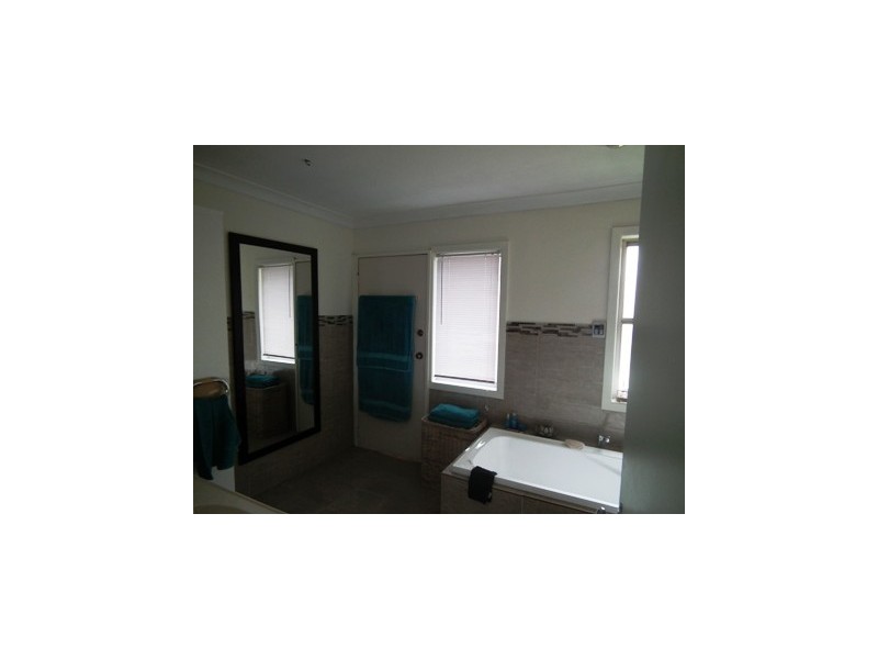 4 Porter St, Parkes NSW 2870