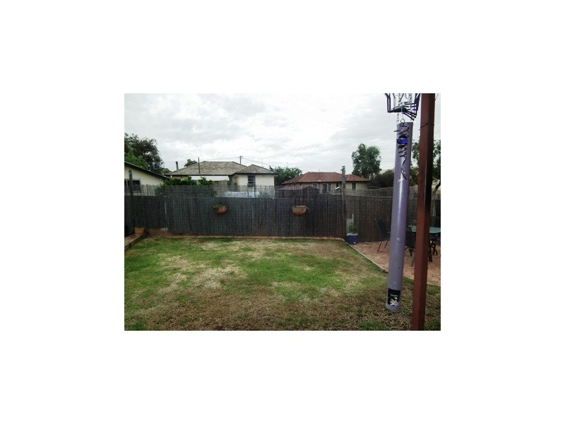 4 Porter St, Parkes NSW 2870