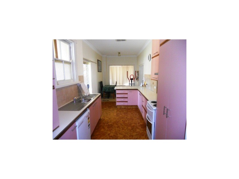 2 Cooke Street, Parkes NSW 2870