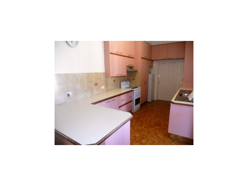 2 Cooke Street, Parkes NSW 2870