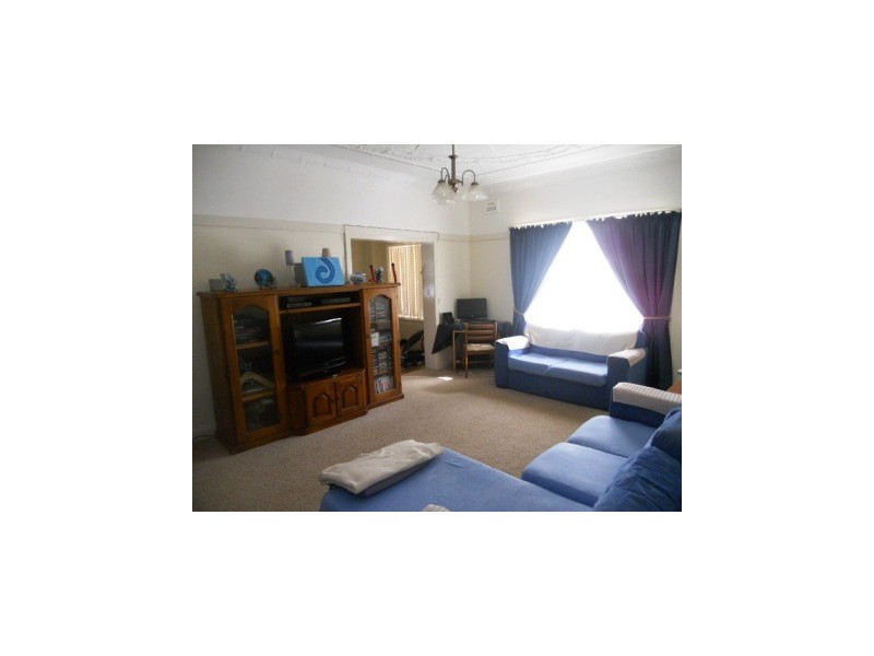 2 Cooke Street, Parkes NSW 2870