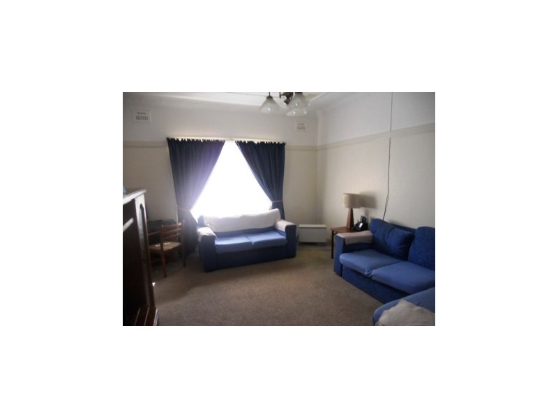 2 Cooke Street, Parkes NSW 2870