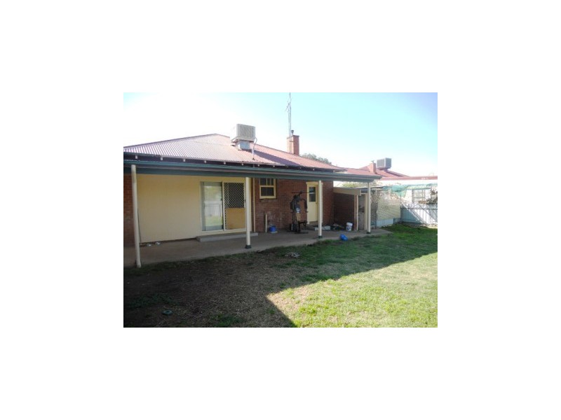 2 Cooke Street, Parkes NSW 2870