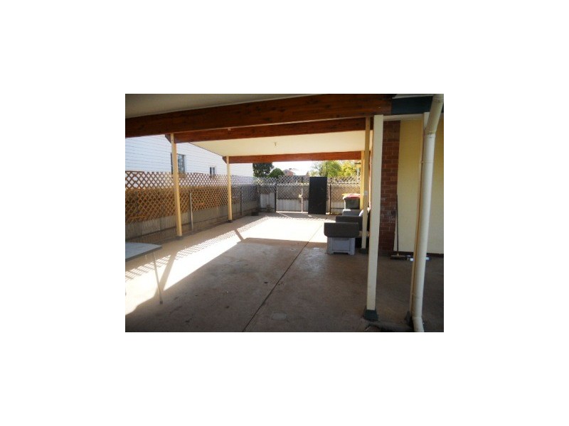 2 Cooke Street, Parkes NSW 2870