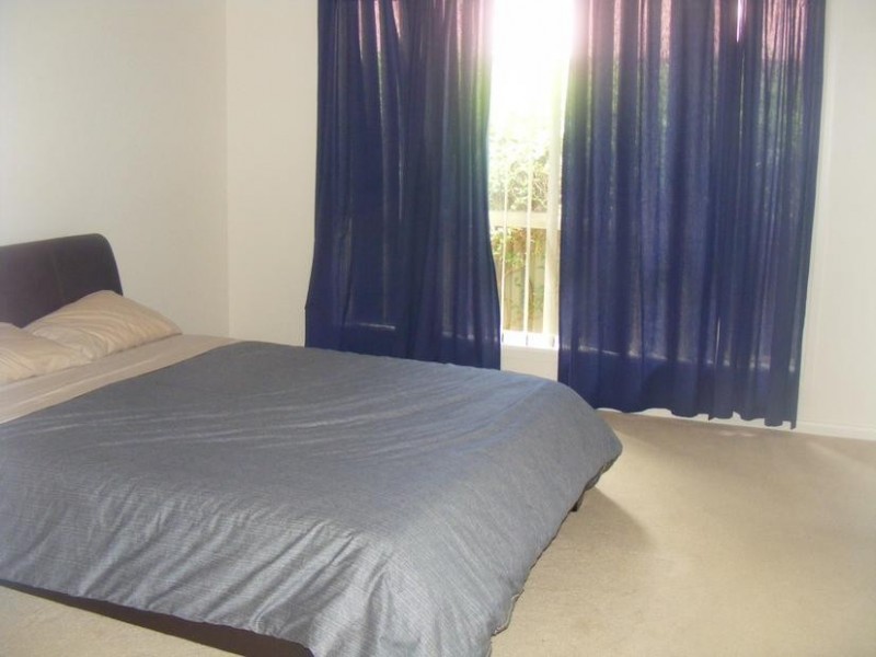 4 Hazelbank Ave, Parkes NSW 2870