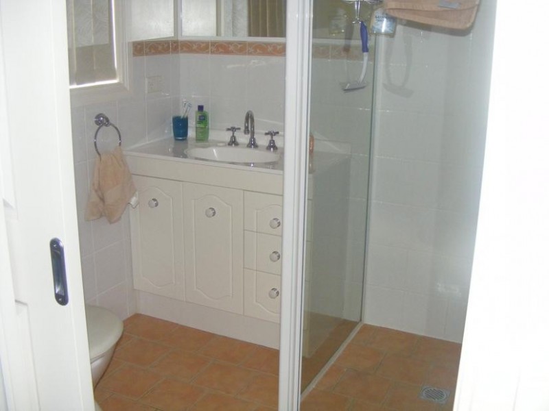 4 Hazelbank Ave, Parkes NSW 2870