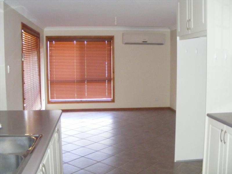 18 Basil Ave, Parkes NSW 2870