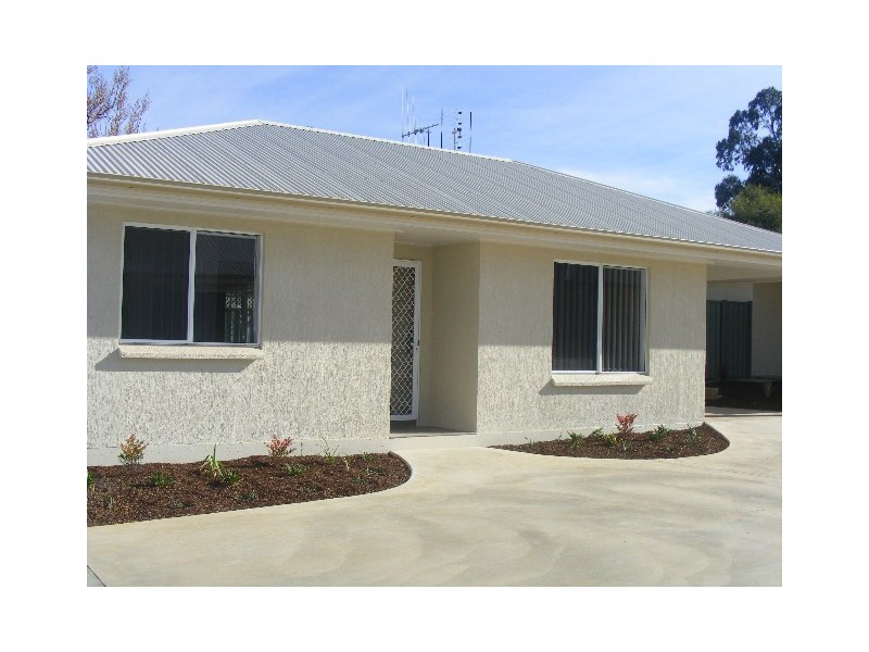 5/2A Wilga St, Parkes NSW 2870