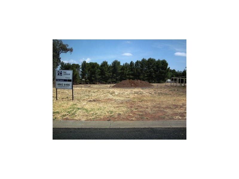 12 Basil Ave, Parkes NSW 2870