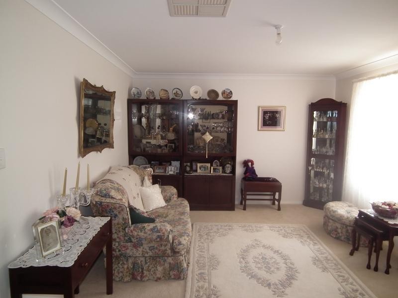 5 Guillan Place, Parkes NSW 2870