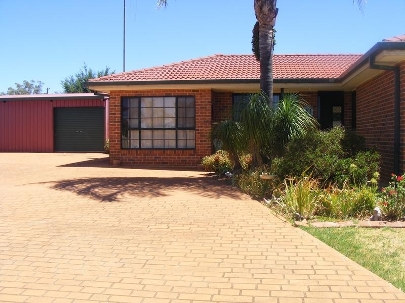 10 Endeavour Place, Parkes NSW 2870
