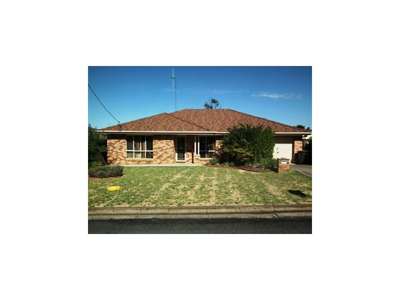 8 Russell Street, Parkes NSW 2870