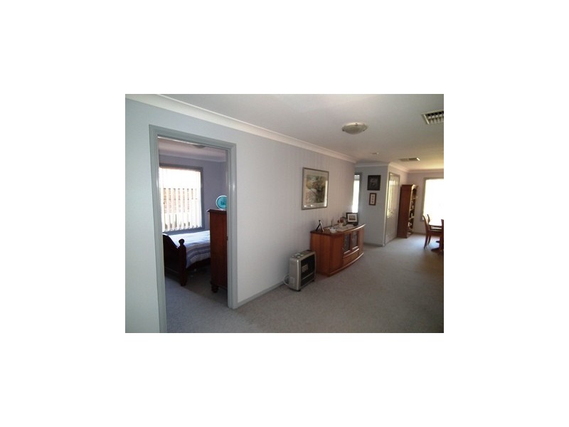 8 Russell Street, Parkes NSW 2870