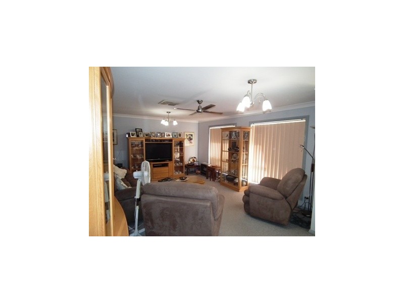 8 Russell Street, Parkes NSW 2870