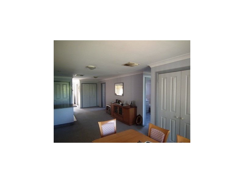 8 Russell Street, Parkes NSW 2870