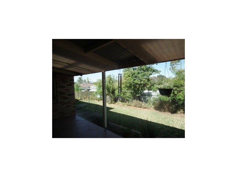 8 Russell Street, Parkes NSW 2870
