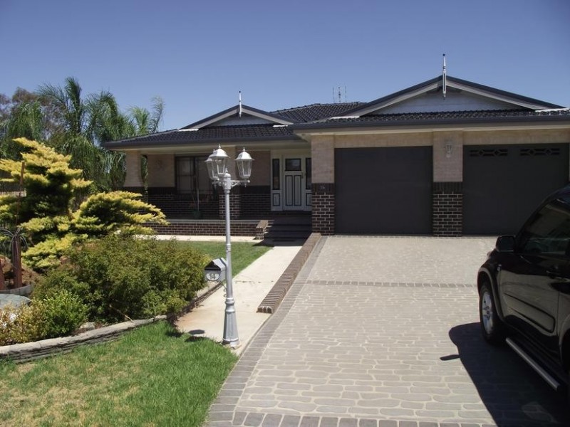 14 Glengowrie St, Parkes NSW 2870