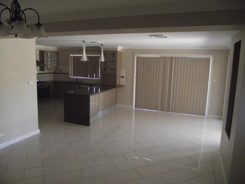 14 Glengowrie St, Parkes NSW 2870