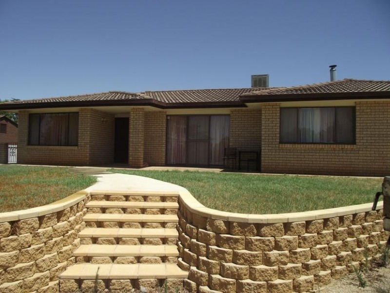 22 Hamilton Rd, Parkes NSW 2870