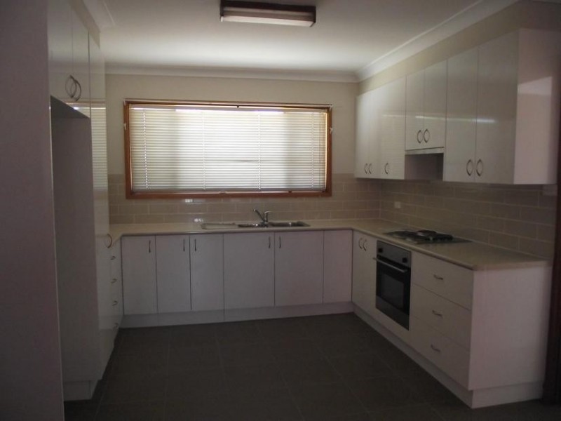 22 Hamilton Rd, Parkes NSW 2870