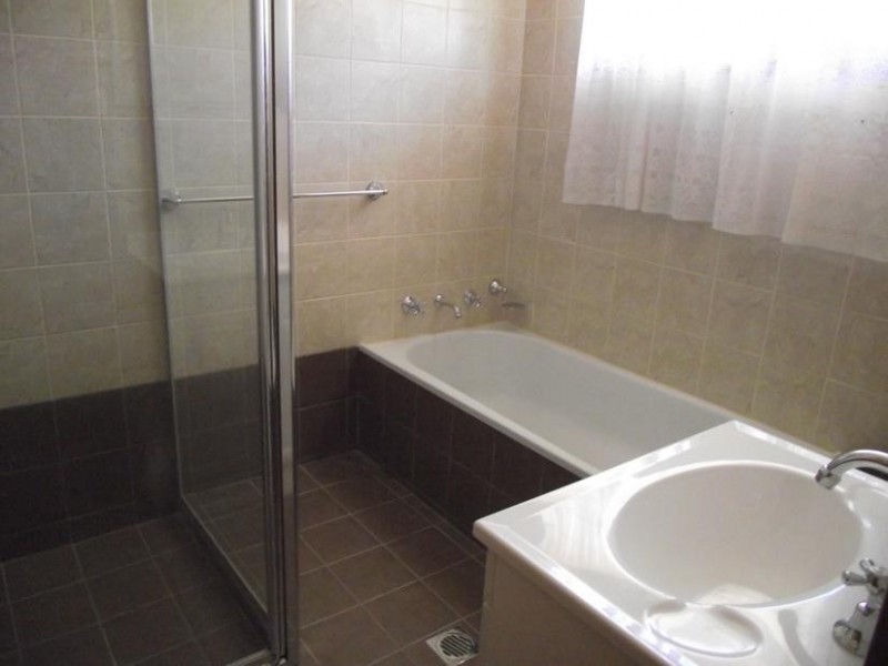 22 Hamilton Rd, Parkes NSW 2870