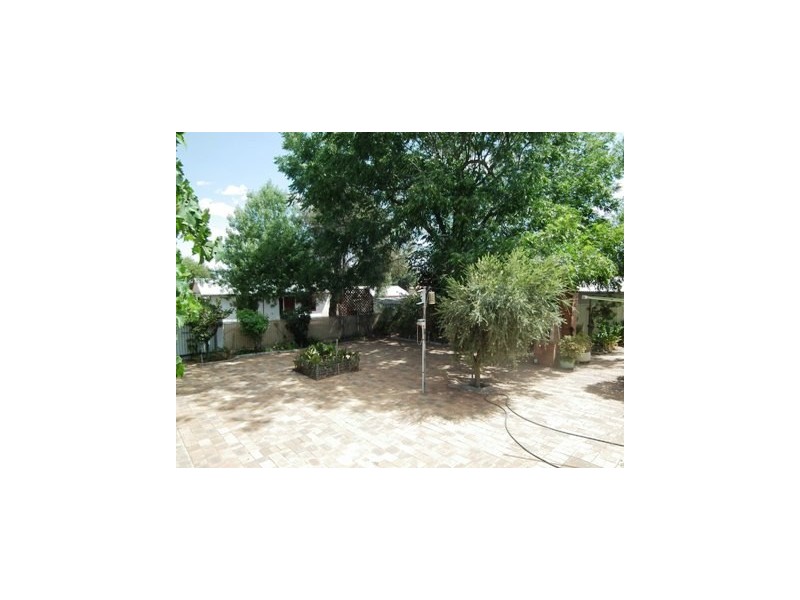 12 Waratah Street, Parkes NSW 2870