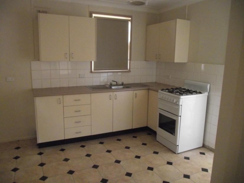 32 Medlyn St, Parkes NSW 2870