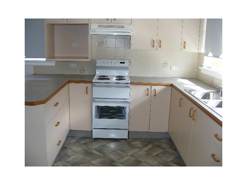 28 Armstrong St, Parkes NSW 2870