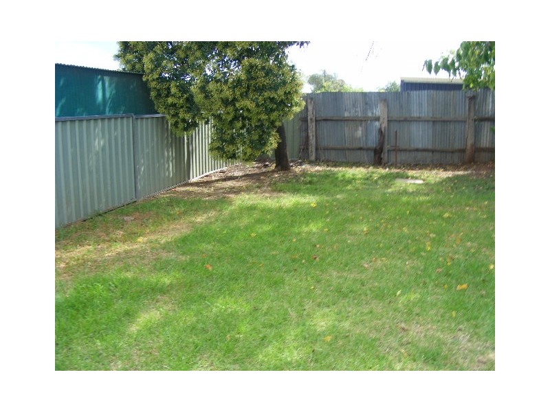 28 Armstrong St, Parkes NSW 2870