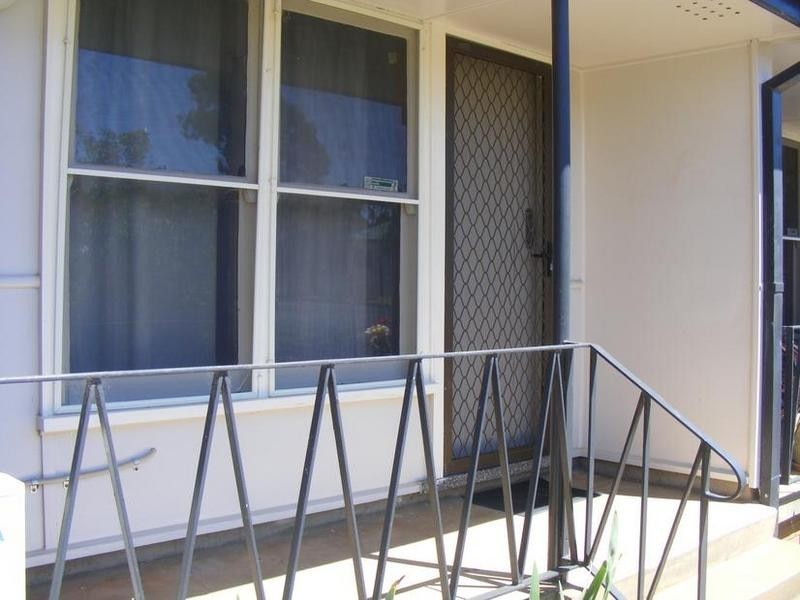 2/13 Orange St, Parkes NSW 2870