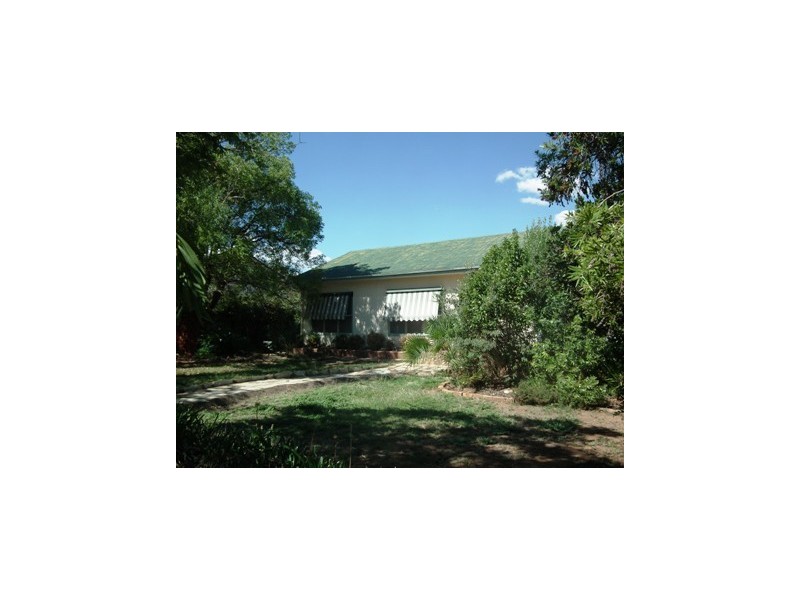 9 Waratah Street, Parkes NSW 2870