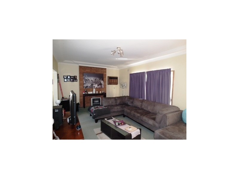 9 Waratah Street, Parkes NSW 2870