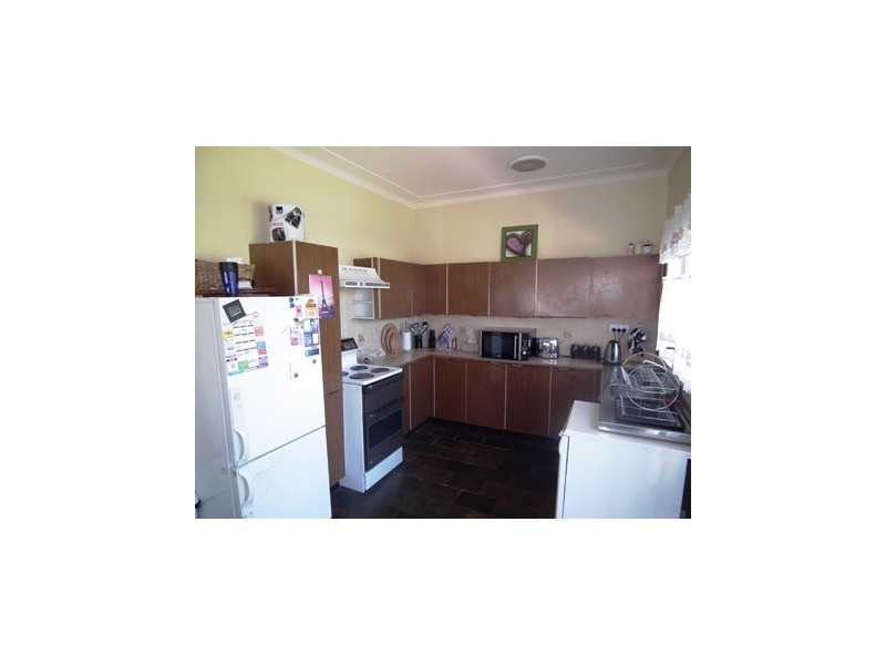 9 Waratah Street, Parkes NSW 2870