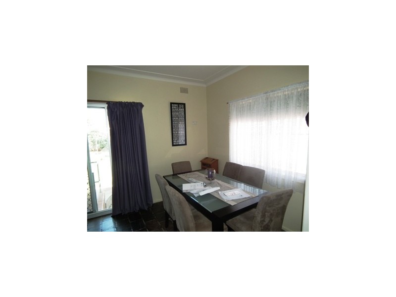 9 Waratah Street, Parkes NSW 2870