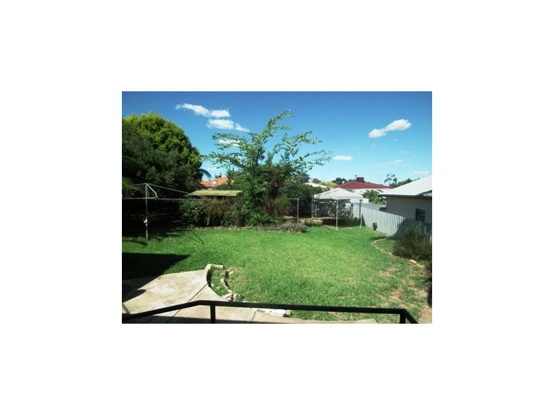 9 Waratah Street, Parkes NSW 2870