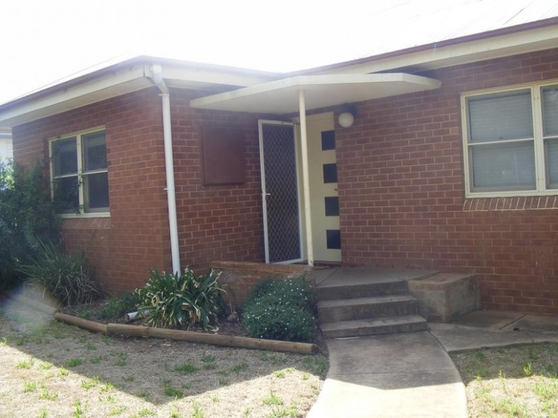 17 East Street, Parkes NSW 2870