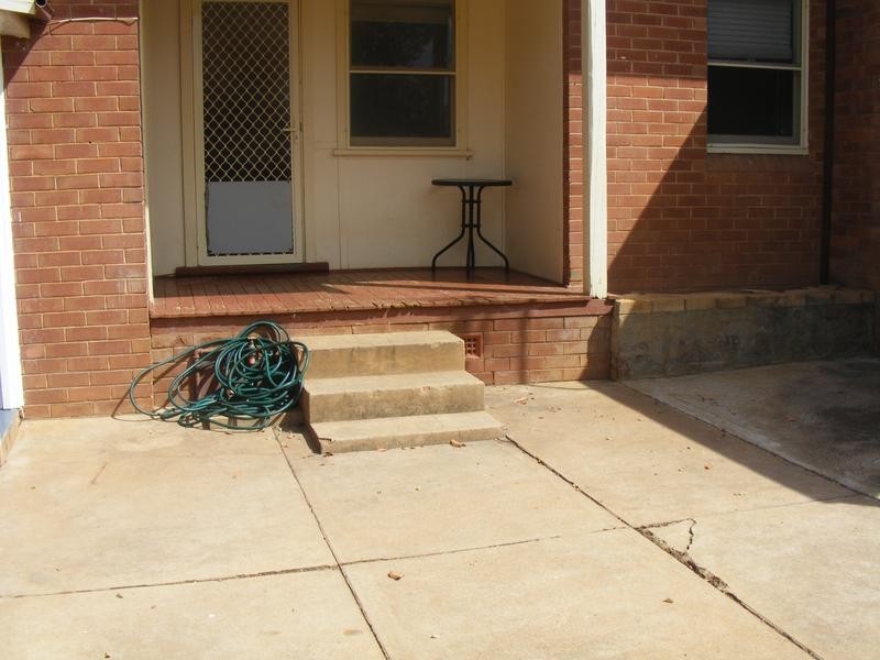 17 East Street, Parkes NSW 2870