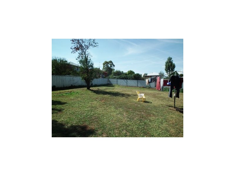 18 Gallop Ave, Parkes NSW 2870