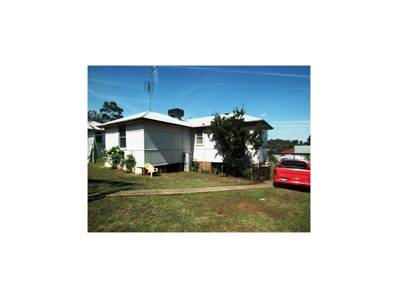 18 Gallop Ave, Parkes NSW 2870