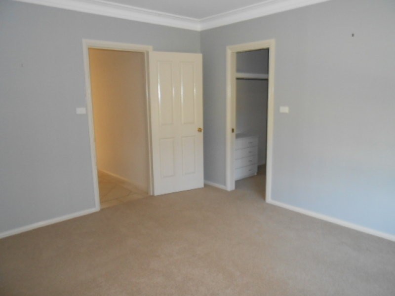 20 Arana Place, Parkes NSW 2870