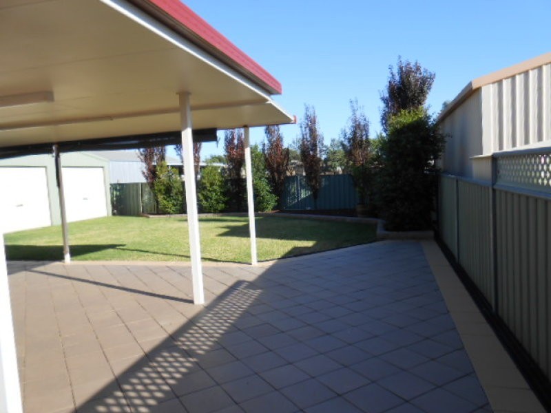 20 Arana Place, Parkes NSW 2870