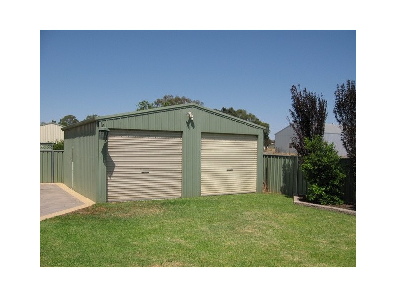 20 Arana Place, Parkes NSW 2870