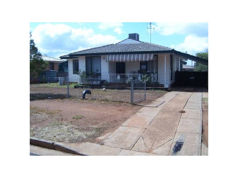 5 Westcott Crescent, Parkes NSW 2870