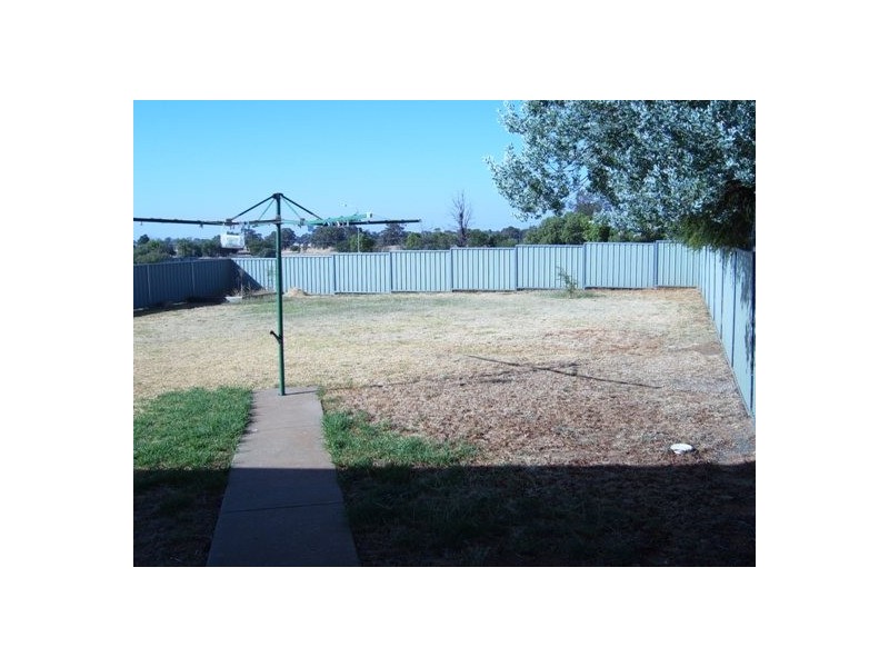3 Warragrah Place, Parkes NSW 2870