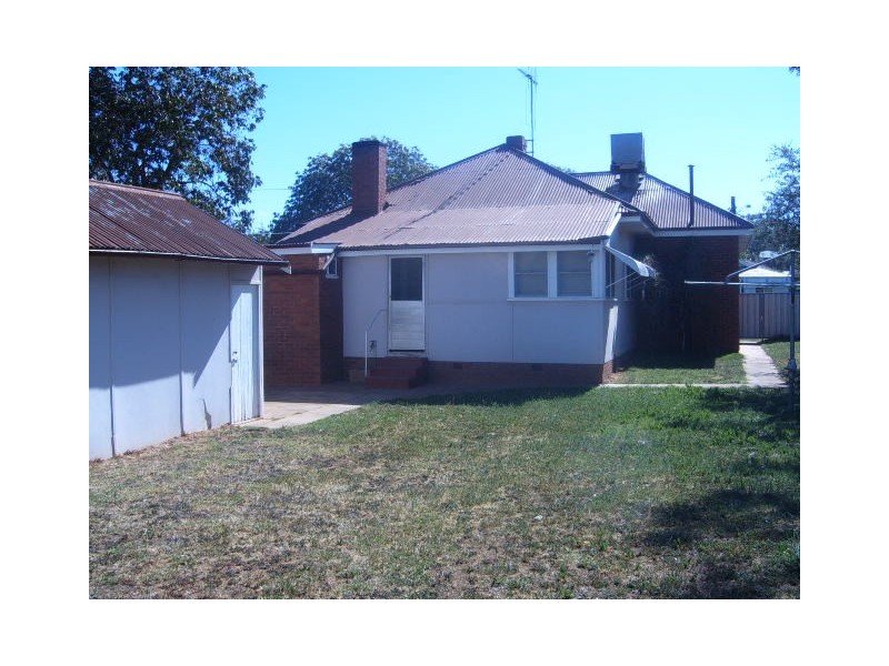 2 Carrington, Parkes NSW 2870