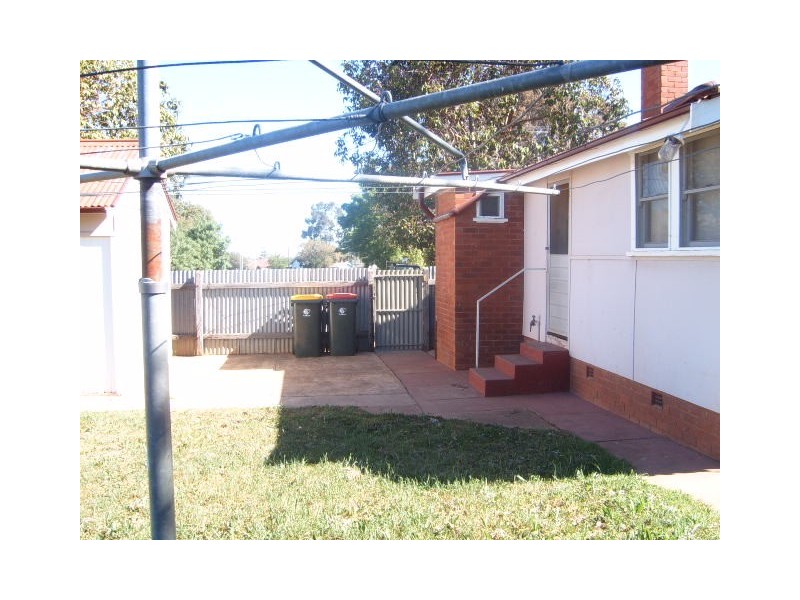 2 Carrington, Parkes NSW 2870