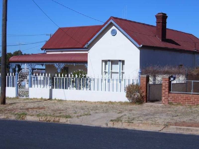 5 Cecile Street, Parkes NSW 2870