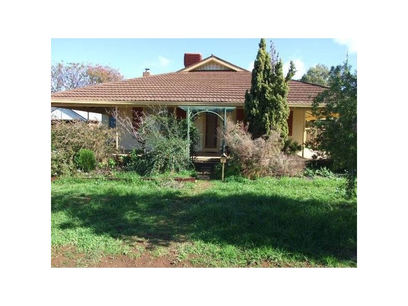 2 Bollinger Street, Parkes NSW 2870